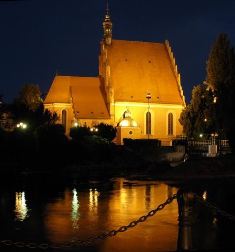 Katedra bydgoska zm 29-06-11.jpg pl Katedra p w św Marcina i Mikołaja w Bydgoszczy - widok od strony Brdy own Pit1233 2011 Bydgoszcz Cathedral at night Cc-zero
