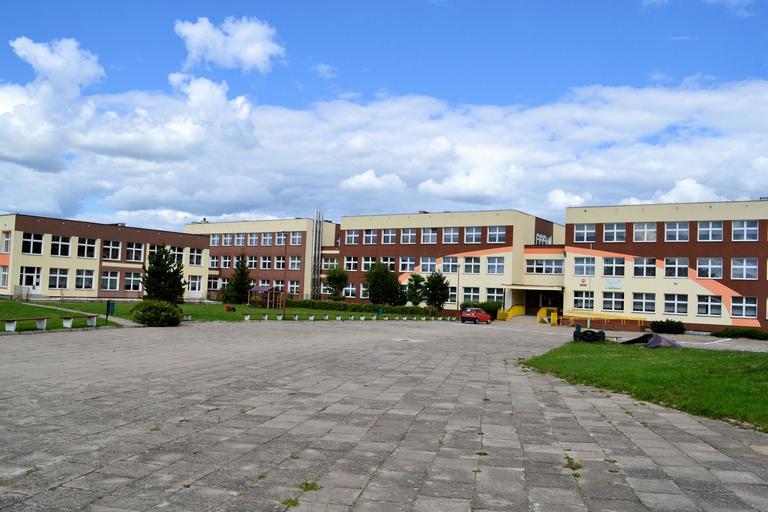 Czaplinek szkola podstawowa.jpg pl Czaplinek own Kapitel 2012 Czaplinek Schools in West Pomeranian Voivodeship Cc-zero