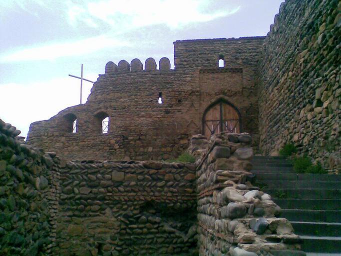 Gori Fortress gates.jpg Gori Fortress ruins Own 2008-04 Kober Gori fortress