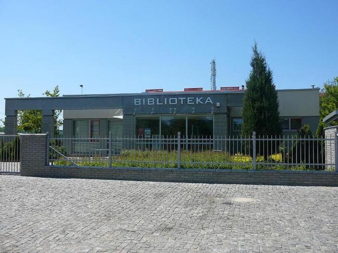 Biblioteka w Raszynie.JPG en The library in Raszyn pl Biblioteka w Raszynie own Humanista-pl Raszyn