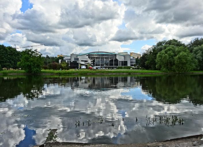 Bdg halaLuczniczka 11 07-2013.jpg pl Hala widowiskowo-sportowa Łuczniczka w Bydgoszczy - widok od strony Brdy 2013-07-11 15 35 35 own Pit1233 cc-zero Hala Łuczniczka Bydgoszcz Waterfront Uploaded with UploadWizard Summer in Bydgoszcz