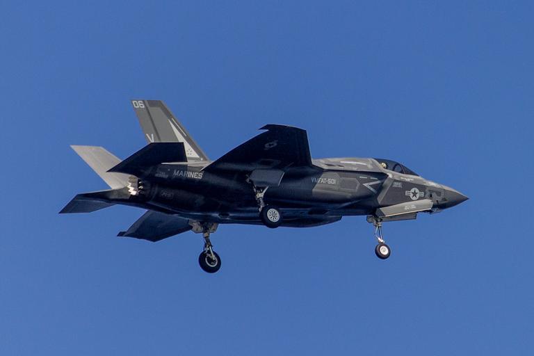 F-35B Landing Tyndall AFB 4.jpg en A United States Marine Corps F-35B No 168062 on final approach to Tyndall AFB in Panama City FL It is assigned to VMFAT-501 at Eglin AFB 2014-04-24 15 57 16 own Balon Greyjoy 30 09943 -85 61154 cc-zero ...