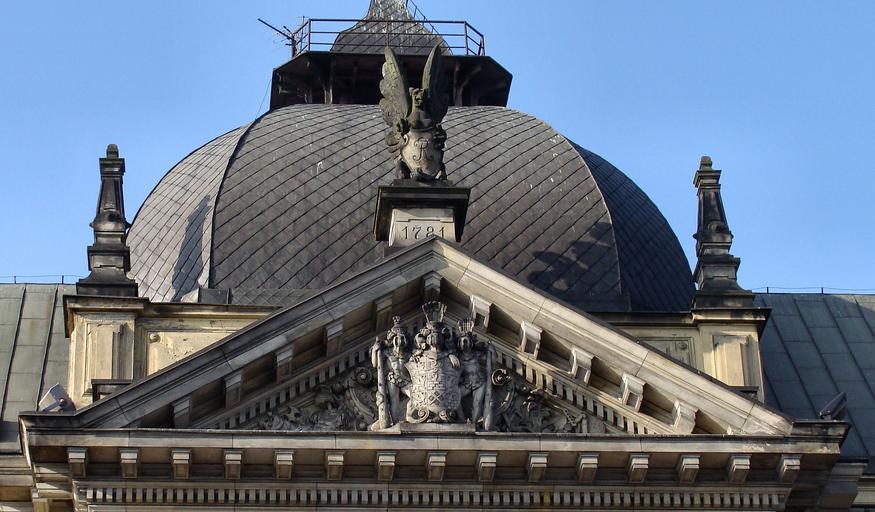 Szczecin Palac Ziemstwa 3.jpg pl Pałac Ziemstwa Pomorskiego w Szczecinie al Niepodległości 40 own own work by uploader Kapitel 2009 Palace of the Pomeranian Land Owners Domes in Szczecin Statues of eagles in Szczecin