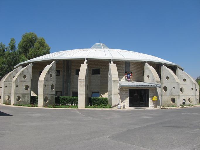 UNDOF HQ building.jpg en UNDOF HQ building in Camp Faouar pl Budynek sztabu UNDOF w Camp Faouar own Demonides 2009-08-16 UNDOF United Nations peacekeeping missions Camp Faouar