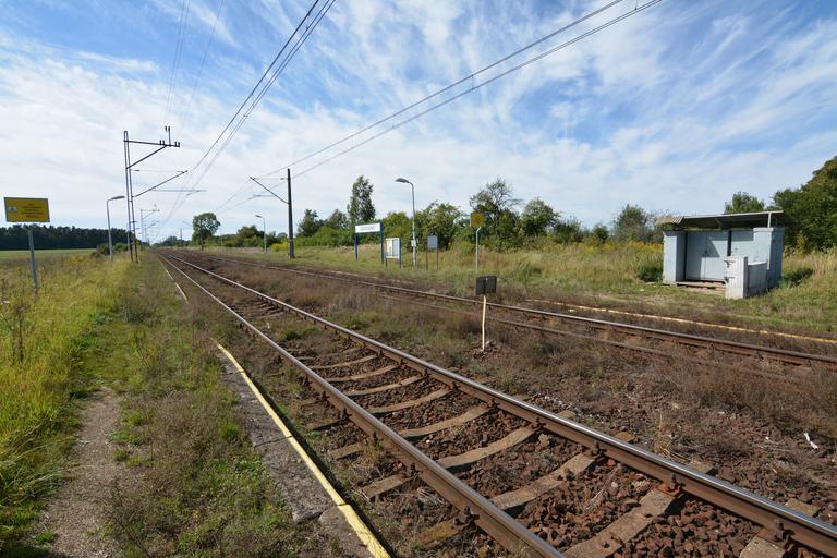 Gogolewo (gmina Marianowo) przystanek kolejowy.jpg pl Przystanek kolejowy w Gogolewie woj zachodniopomorskie own Kapitel 2013 Gogolewo West Pomeranian Voivodeship Cc-zero