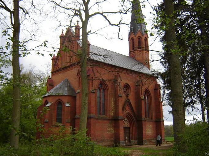 Wicewo kościół..JPG pl Kościół filialny p w Matki Boskiej Szkaplerznej w Wicewie - Parafia Byszyno własne Brogaj 2010-05-16 Our Lady of the Scapular church in Wicewo