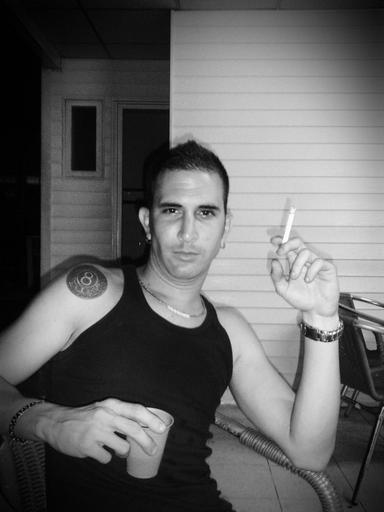 Bola 8.JPG es Pain de Paris own Bad men 20 de Agosto 2012 La manera que el cubano se divierte ron y fiesta People of Cuba Cc-zero