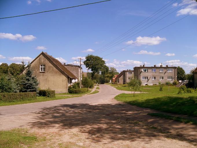 Biernów.JPG pl widok wsi od strony kościoła własne Brogaj 2011-08-03 Cc-zero Biernów