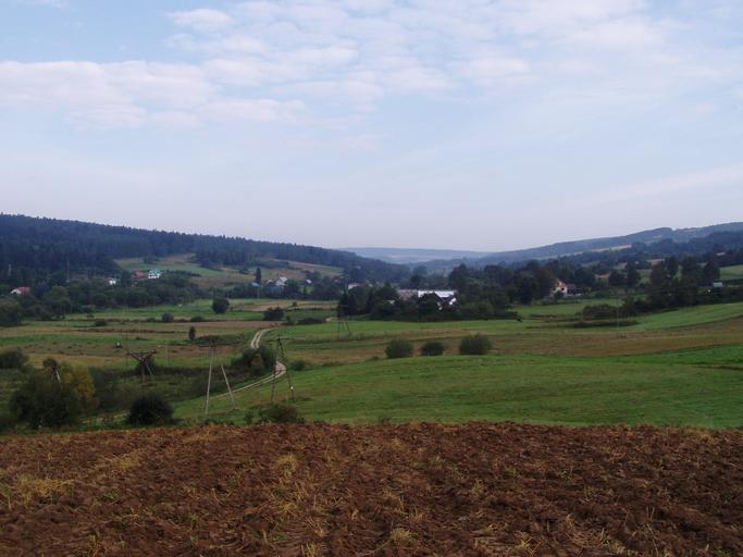 Nowa Wieś (powiat przemyski).jpg Panorama Nowej Wsi od strony Birczy pl wikipedia org pl Wikipedysta Birczanin 2006 pl Polish Wikipedia Wikipedysta Birczanin Nowa Wieś powiat przemyski