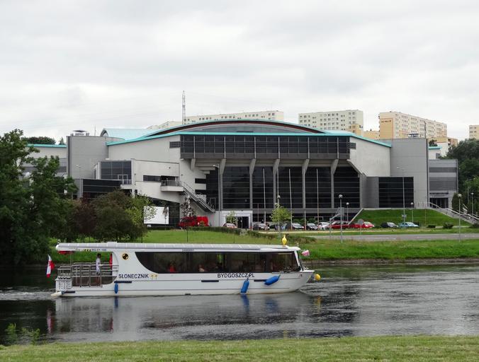 Bdg halaLuczniczka 15 07-2013.jpg pl Hala widowiskowo-sportowa Łuczniczka w Bydgoszczy - widok od strony Brdy 2013-07-16 17 05 58 own Pit1233 cc-zero Hala Łuczniczka Uploaded with UploadWizard Tramwaj wodny w Bydgoszczy