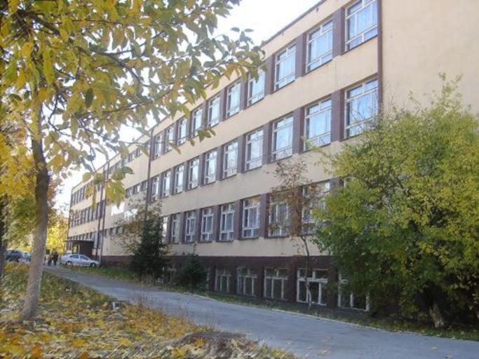 2lowloclawek.jpg en Building of II LO in Wloclawek pl Budynek II LO we Włocławku own GeRvazy 2005-10-28 Schools in Włocławek