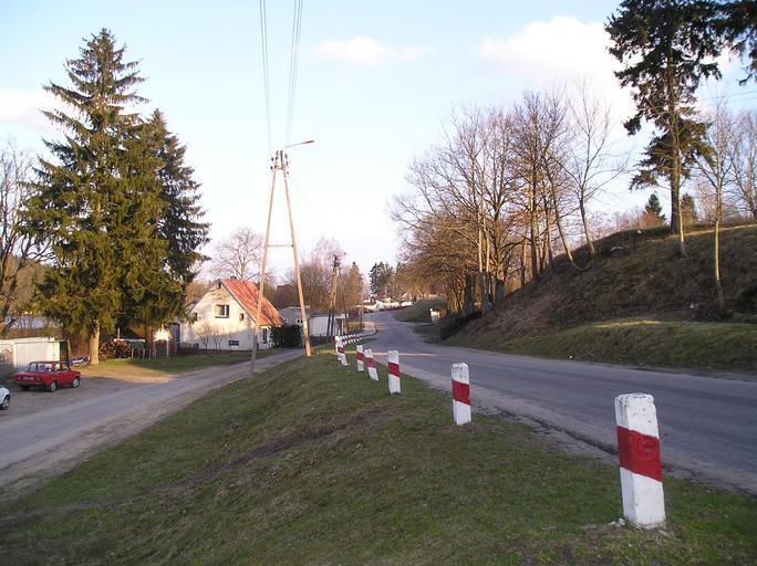 The road to piaszczyna by betelgeuse.JPG en Wałdowo - the road to Piaszczyna pl Wałdowo - droga w kierunku Piaszczyny own Krzysztof Masloch 2005-04-10 Wałdowo Pomeranian Voivodeship ImageNote 1 11 1623 563 86 2288 1712 2 fot Krzysztof ...