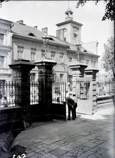 Archiwum Włodzimierza Pfeiffera PL 39 596 503.png Ratusz widok od strony kościoła św Trójcy 1936 Institution Archiwum Państwowe w Łodzi Creator Włodzimierz Pfeiffer CC-0 Media contributed by the State Archive in Łódź Photographs ...