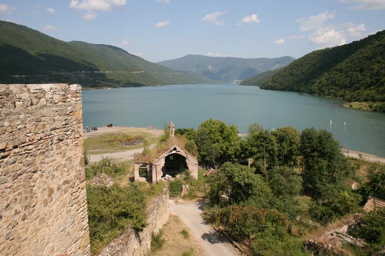 Ananuri (G).jpg Ananuri castle in Georgia Ruined structures and Zhinvali reservoir Own Kober 2008-07 Ananuri Zhinvali reservoir