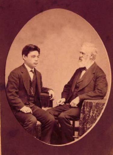 Iwasaki Yanosuke Edward Hall.jpg ja アメリカ留学中の岩崎弥之助� �恩師エドワード・ホールと� �1872年� � 2014-10-18 17 46 19 Connecticut State Library author other versions Custom license marker 2014 10 18 PD-old-100 ...