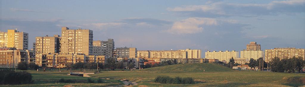 Tychy panorama miasta od strony zachodniej.png pl Tychy panorama miasta od strony zachodniej own Arhen-dominiak 2009-10-19 Tychy