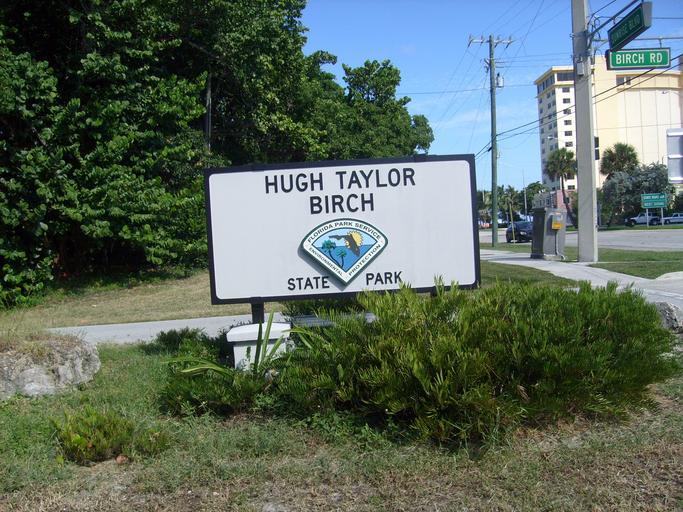 Hugh Taylor Birch State Park.jpg en Entrance to Hugh Taylor Birch State Park in Fort Lauderdale Florida pl Wjazd do Hugh Taylor Birch State Park w Forcie Lauderdale na Florydzie own Gknor 15-X-2009 Hugh Taylor Birch State Park