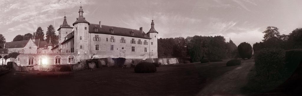 Rixensart.pano4.a.jpg en Rixensart castle and the gardens fr Rixensart le château et les jardins Own Guywets 2009-09-22 Château de Rixensart