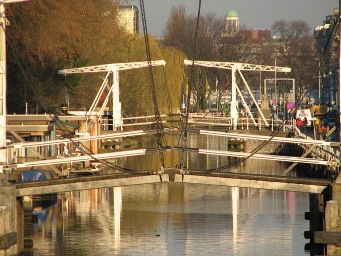 Utrecht-IMG 2887.JPG nl Utrecht Leidsche Rijn met de Jan Pieterszoon Coenbrug gezien via een doorkijkje door de Abel Tasmanbrug Own Dohduhdah Gemeentelijke monumenten in Utrecht city Abel Tasmanbrug Utrecht Jan Pieterszoon Coenbrug