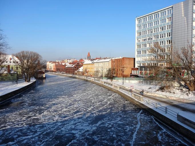 Bdg widokzmostuBern3 01-2014.jpg pl Widok z mostu Bernardyńskiego w Bydgoszczy w kierunku wschodnim na Stare Miasto 2014-01-25 11 10 32 own Pit1233 53 12175 18 006633055556 cc-zero View from the Bernardyński Bridge in Bydgoszcz Uploaded ...