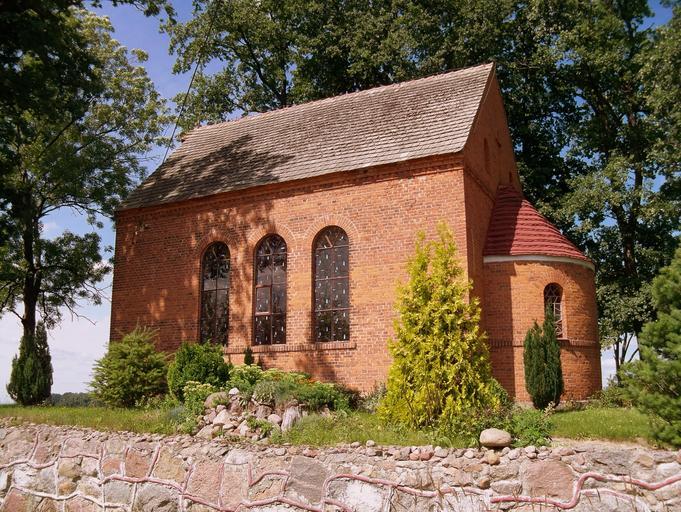 Biernów kosciół.JPG ZP/A-368 własne Brogaj 2011-08-03 Cc-zero Biernów Churches in powiat świdwiński Biernów Sacred Heart churches in West Pomeranian Voivodeship Biernów Cultural heritage monuments in West Pomeranian Voivodeship ...