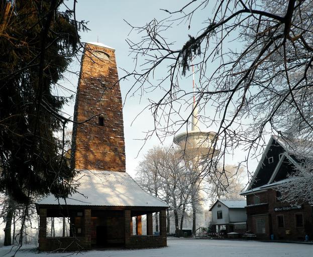 WeisserStein-RZ.jpg en On Weisser Stein a mountain north of Heidelberg Own Ramessos 2008-12 thumb left Aussichtsturm Weißer Stein
