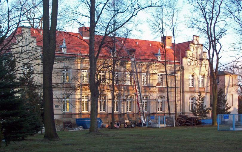 Budynek B szpitala w Kłodzku.jpg 592770 en Building G hospital in Kłodzko pl Budynek G szpitala w Kłodzku own Krystian Kuchta 2010-02-26 Building of Department of Internal Medicine at Kłodzko Hospital