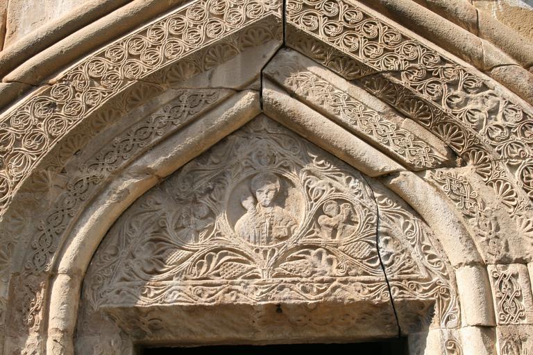 Ananuri (E).jpg Ananuri castle in Georgia A portal Own Kober 2008-07 Reliefs of Ananuri