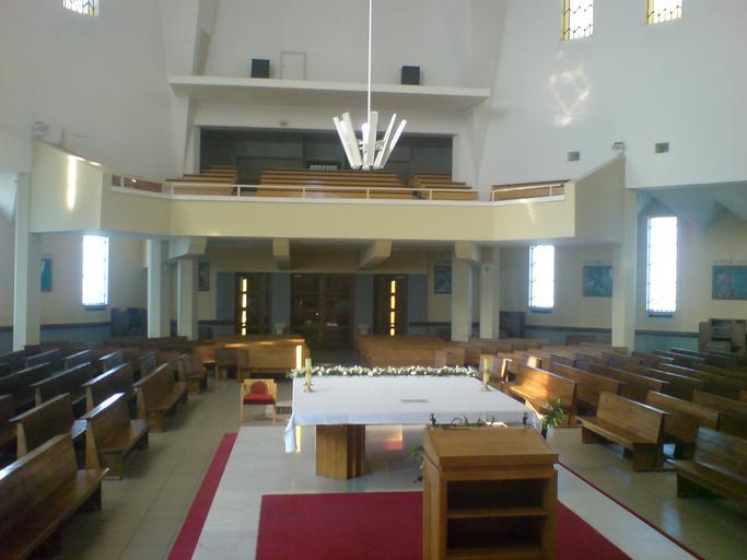 Wnetrze radzym.JPG en Interior from part of presbytery pl Wnętrze kościoła od strony prezbiterium own Vooodzu 2009-08-21 Church of Blessed Radim Gaudentius in Gniezno