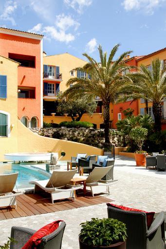 Piscine Byblos jour.JPG Image Piscine_Byblos_jour jpg 2008-04-21 own assumed Snyle Swimming pools