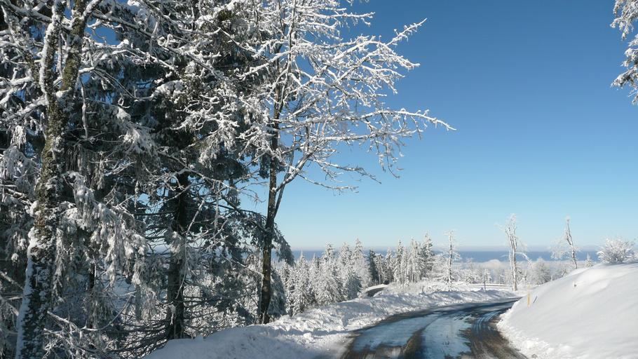 Hochblauen 23.JPG Mountain Hochblauen of the Black Forest near Badenweiler Own 2009-01-01 Brücke-Osteuropa Blauen Badenweiler Snow in Landkreis Lörrach Winter 2008-2009 in Landkreis Lörrach
