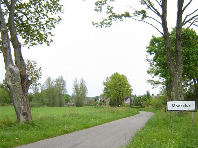 Modrolas.JPG pl Modrolas - wjazd do osady własne Brogaj 2010-05-28 Modrolas