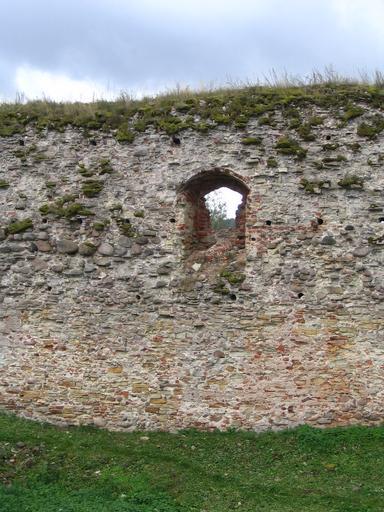 Vastseliina Castle Southern Wall Embrasure.jpg en Vastseliina Castle Embrasure in the southern wall inside own Otoomet 2009-09-16 Vastseliina Castle Embrasures in Estonia