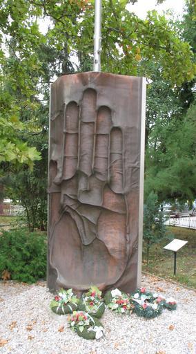 Kralova nV pomnik.jpg en Memorial of Szent Király Szövetség hu A Szent Király Szövetség alapitásának emlékműve own Taz 2009-09-30 Kráľová nad Váhom