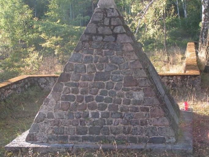 Drozdowo.JPG en The cemetery from I World War in the village Drozdowo pl Cmentarz z czasów I wojny światowej w pobliżu wsi Drozdowo Zbiory własne zdjęć Andrzej Kowalski 2005-10-07 Cc-zero Gmina Raciąż World War I cemeteries in ...