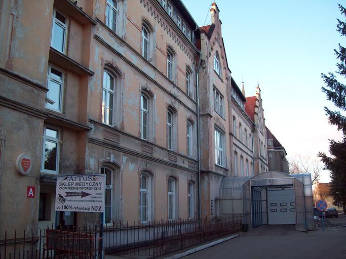 Budynek A.jpg en Building A pl Budynek A own Krystian Kuchta Main building at Kłodzko Hospital