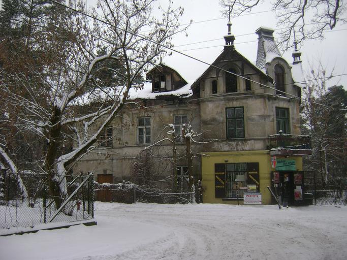 Poland. Konstancin-Jeziorna 191.JPG en Poland Konstancin-Jeziorna pl Polska Konstancin-Jeziorna Sklep na rogu 622574 own Albertyanks Albert Jankowski 2010-01-02 Destruction of the buildings in Konstancin-Jeziorna Ruins in ...