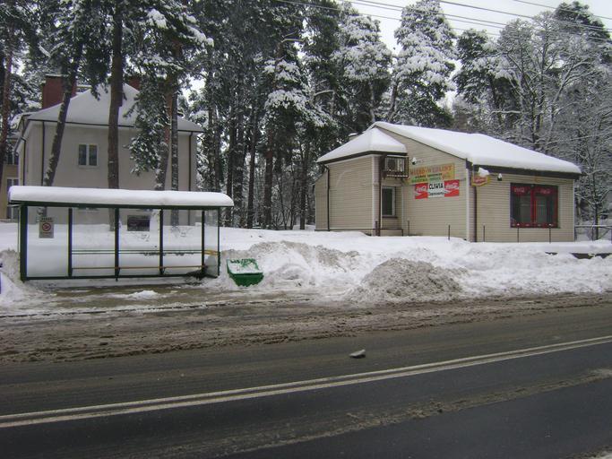 Konstancin-Jeziorna Wilanowska 005.JPG en Poland Konstancin-Jeziorna Wilanowska Street pl Polska Konstancin-Jeziorna Ulica Wilanowska Osiedle Grapa sklep Cliwia own Albertyanks Albert Jankowski 2010-01-11 Wilanowska Street in ...