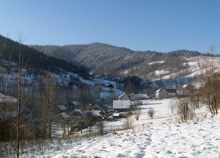 Gancarz.jpg pl Gancarz- zimowy widok od strony miejscowości Ponikiew own Vlah 2005-01-16 Cc-zero Gancarz Ponikiew województwo małopolskie