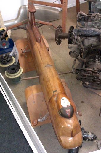 Bristol-192 wind tunnel model.jpg en Wooden wind tunnel model of the Bristol Type 192 Belvedere helicopter On display at The Helicopter Museum Weston-Super-Mare own Spoonfrog 2011-09-10 Cc-zero Bristol Type 192 Belvedere Wind tunnel models ...