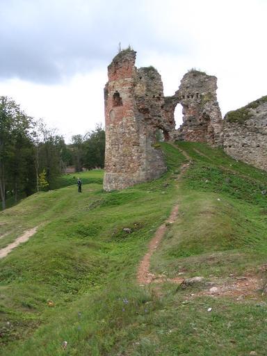 Vastseliina Castle SE tower E wall.jpg en Vastseliina Castle remains of SE tower An adult watching outside gives an idea of the size View along the former eastern wall own Otoomet 2007-09-16 File Vastseliina Castle SE tower inside jpg ...
