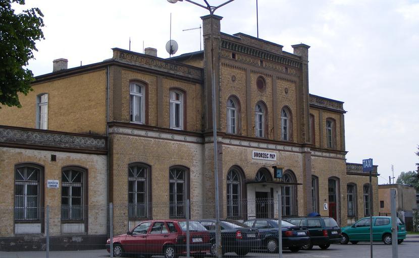 ZŁOTÓW. AB-055.JPG pl PKP Budynek Dworca od strony miasta 2009-05-18 08 49 32 own Antekbojar cc-zero Uploaded with UploadWizard Złotów train station