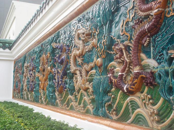 Dragons at Chinese Chamber of Commerce Singapore.JPG en A wall of Singapore Chinese Chamber of Commerce that is decorated by dragons 2013-03-30 04 51 30 own Ypsilon from Finland cc-zero Uploaded with UploadWizard Singapore Chinese Chamber ...