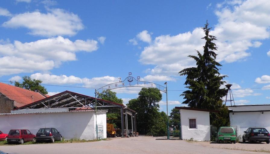 ARKLITY, AB - 009.JPG pl WJAZD NA TEREN GOSPODARSTWA 2015-06-10 13 51 52 own Antekbojar other versions cc-zero Uploaded with UploadWizard Arklity