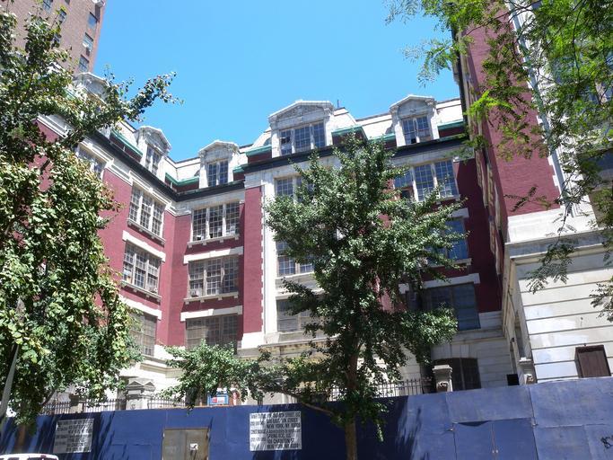 PS64 E9 jeh.jpg en Looking north across East 9th Street at the former PS 64 on a sunny midday own Jim henderson 2010-07-03 40 43 33 33 N 73 58 46 54 W alt 0_source exif_heading NbW cc-zero Public School 64 New York City