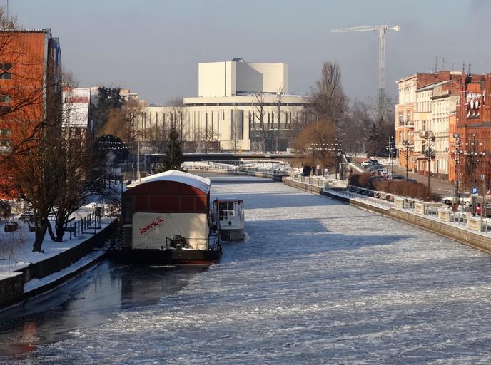 Bdg widokzmostuBern1 01-2014.jpg pl Widok z mostu Bernardyńskiego w Bydgoszczy w kierunku wschodnim na Stare Miasto 2014-01-25 11 11 50 own Pit1233 53 121901388889 18 006791388889 cc-zero Uploaded with UploadWizard View from the ...