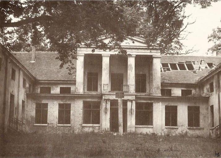 Tychowo - pałac - 1960.jpg pl Tychowo - pałac w 1960 r Kleist-Retzow in Groß Tychow jetzt Tychowo własne Brogaj 1960 History of Tychowo 1960 in Poland