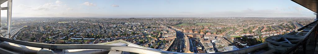 Tolworth tower gigapixel panorama.jpg LargeImage en Scaled down version of the 8 gigapixelhttp //lifeinmegapixels com/location/tolworth panorama taken from the north west corner at the top of Tolworth tower covering a little over 180 ...