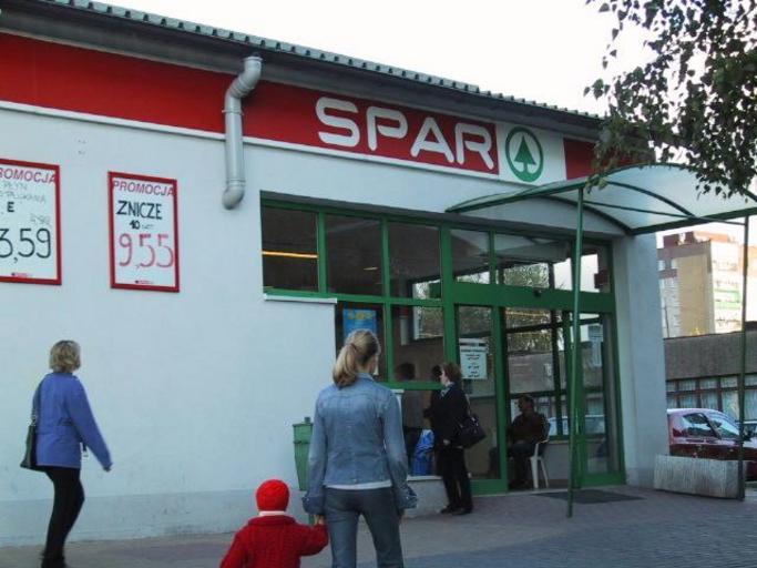 Spar wodzislaw.JPG en polish market SPAR in Wodzislaw city pl sklep SPAR w Wodzisławiu own Romano12 2003-05-05 SPAR shops in Poland