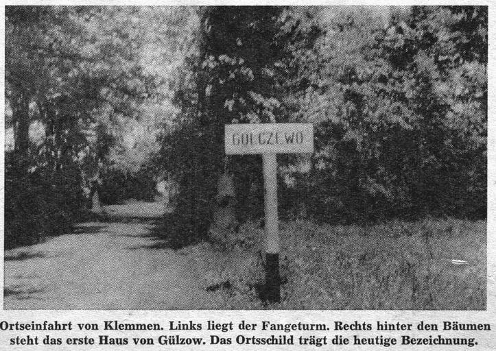 Golczewo 1966 - wjazd od Kłębów.jpg Golczewa od Kłębów Tuż za drzewami stał pierwszy golczewski dom de Ortseinfahrt von Kłęby Links liegt der Fangeturm Rechts hinter den Baumen steht das erste Haus von Gulzow Das Ortsschild tragt ...